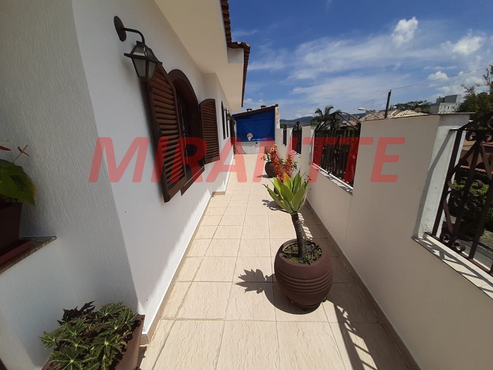 Sobrado de 450m² com 3 quartos em Barro Branco