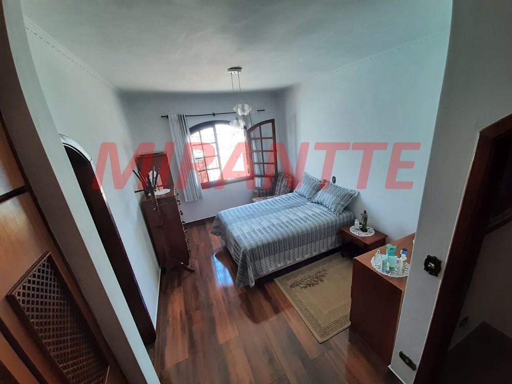 Sobrado de 450m² com 3 quartos em Barro Branco