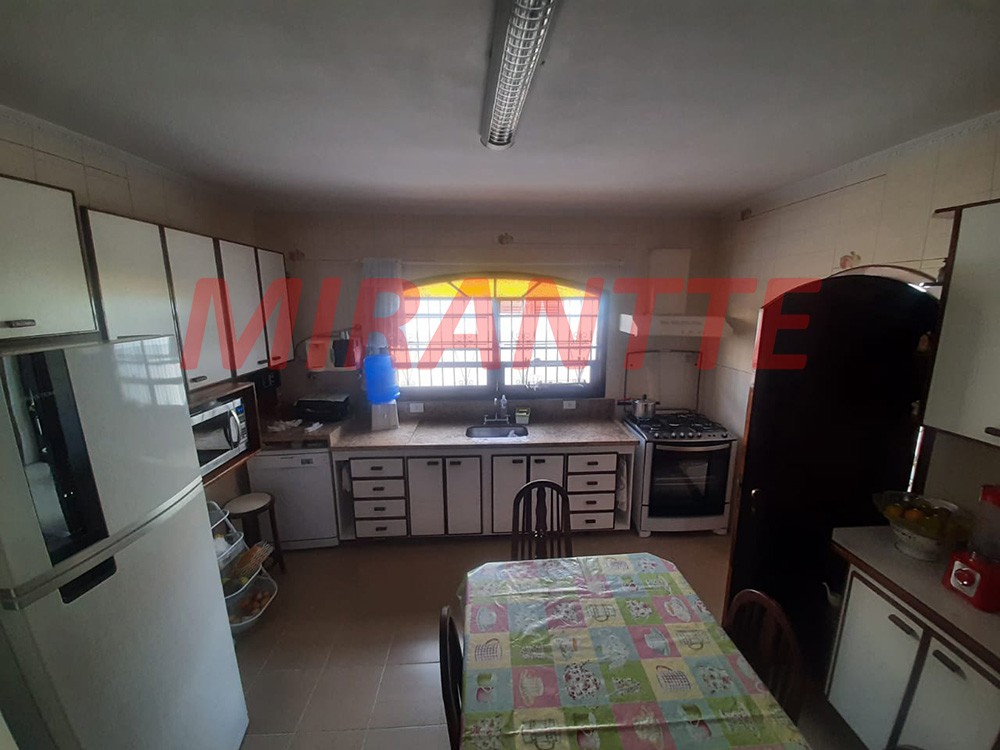 Sobrado de 450m² com 3 quartos em Barro Branco