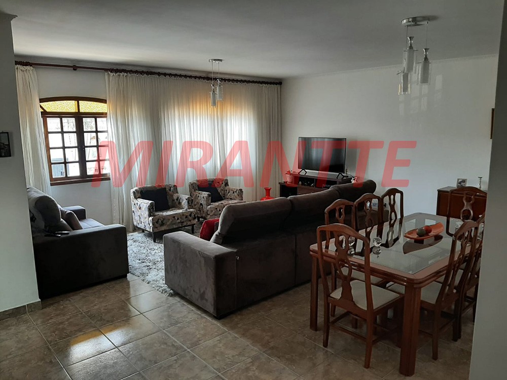 Sobrado de 450m² com 3 quartos em Barro Branco