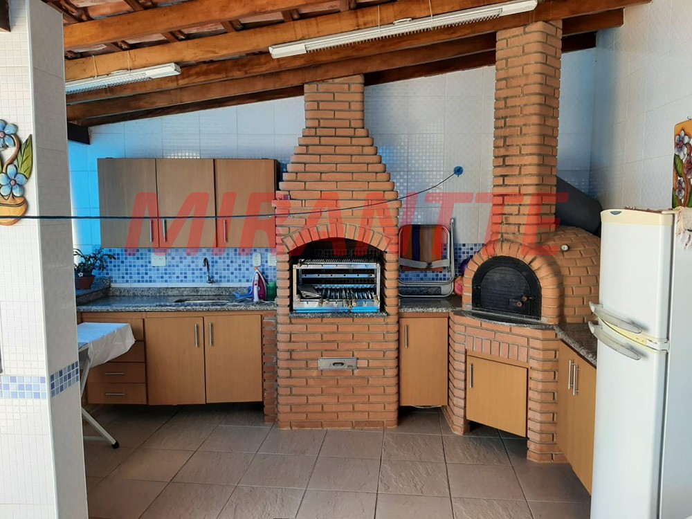 Sobrado de 450m² com 3 quartos em Barro Branco