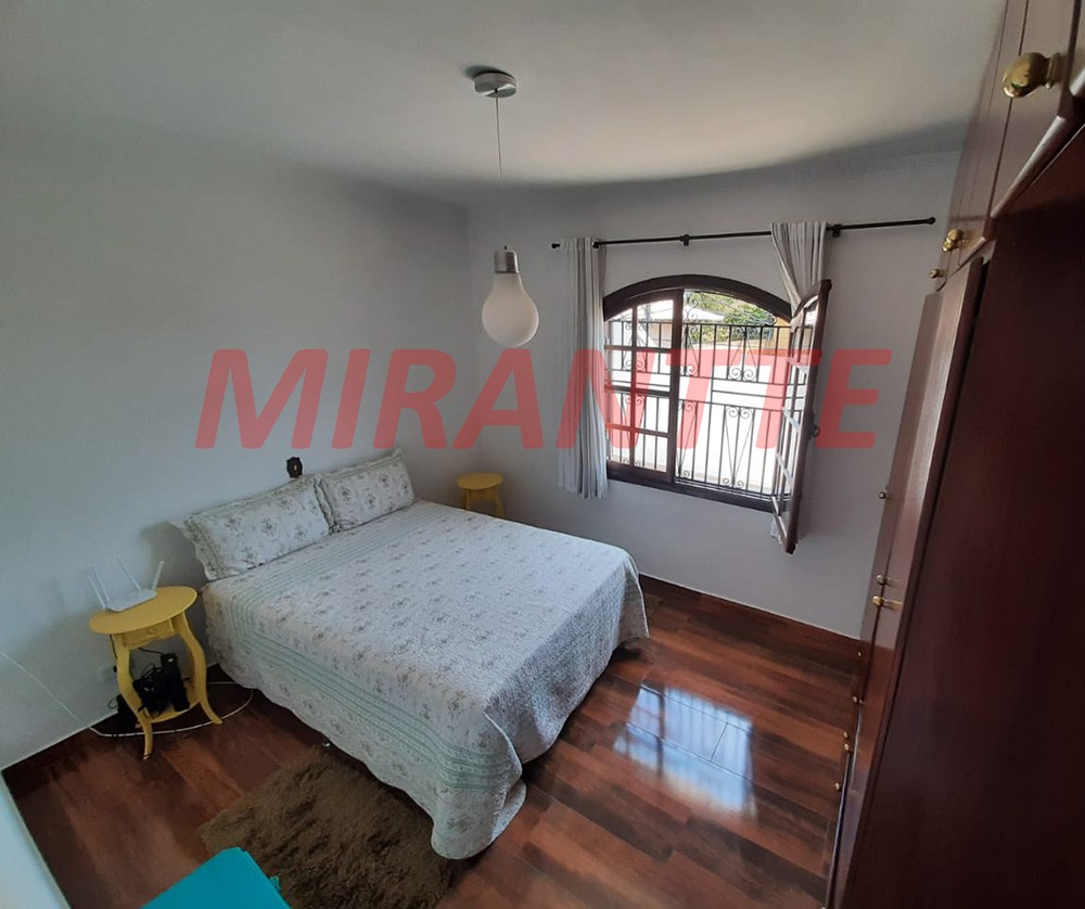 Sobrado de 450m² com 3 quartos em Barro Branco