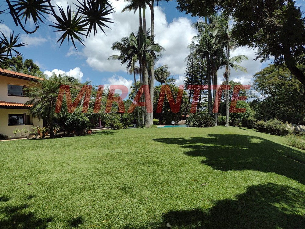 Sobrado de 620m² com 5 quartos em Serra Da Cantareira