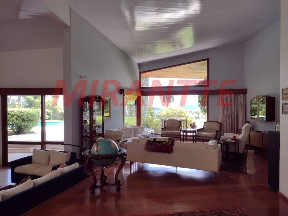 Sobrado de 620m² com 5 quartos em Serra Da Cantareira
