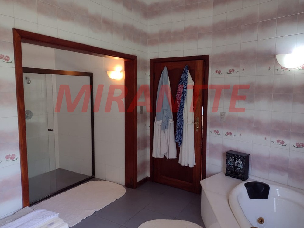 Sobrado de 620m² com 5 quartos em Serra Da Cantareira