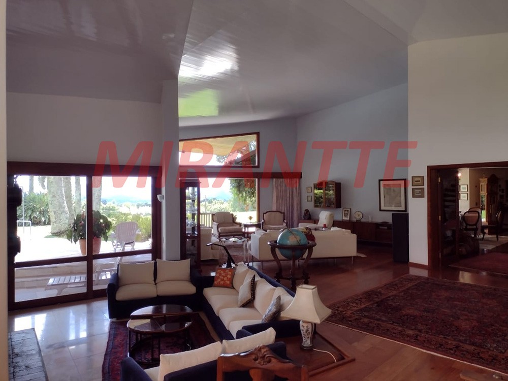 Sobrado de 620m² com 5 quartos em Serra Da Cantareira