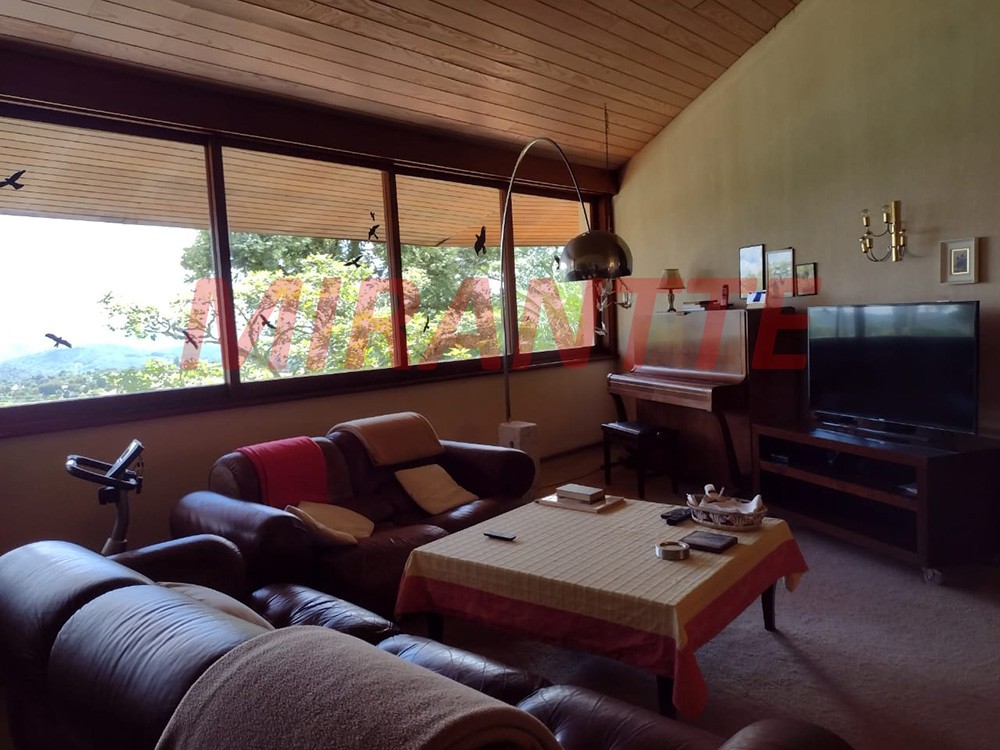 Sobrado de 620m² com 5 quartos em Serra Da Cantareira