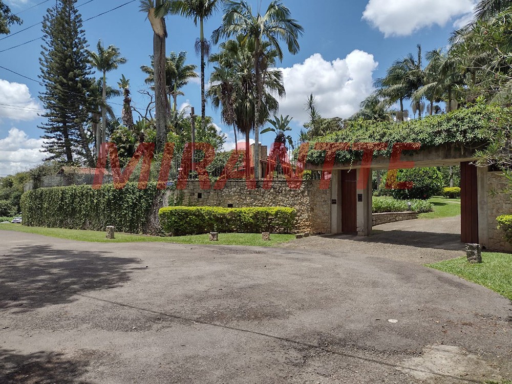 Sobrado de 620m² com 5 quartos em Serra Da Cantareira
