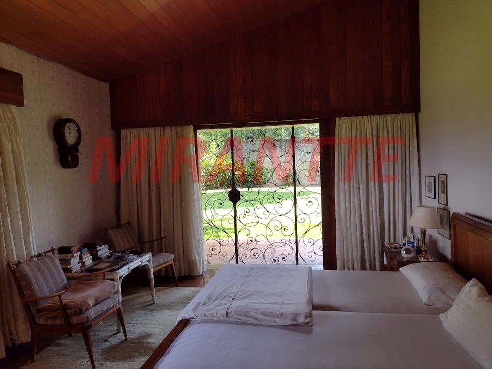 Sobrado de 620m² com 5 quartos em Serra Da Cantareira