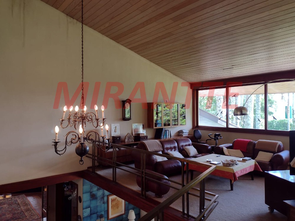 Sobrado de 620m² com 5 quartos em Serra Da Cantareira