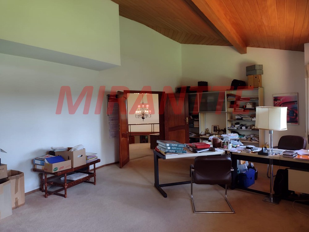 Sobrado de 620m² com 5 quartos em Serra Da Cantareira