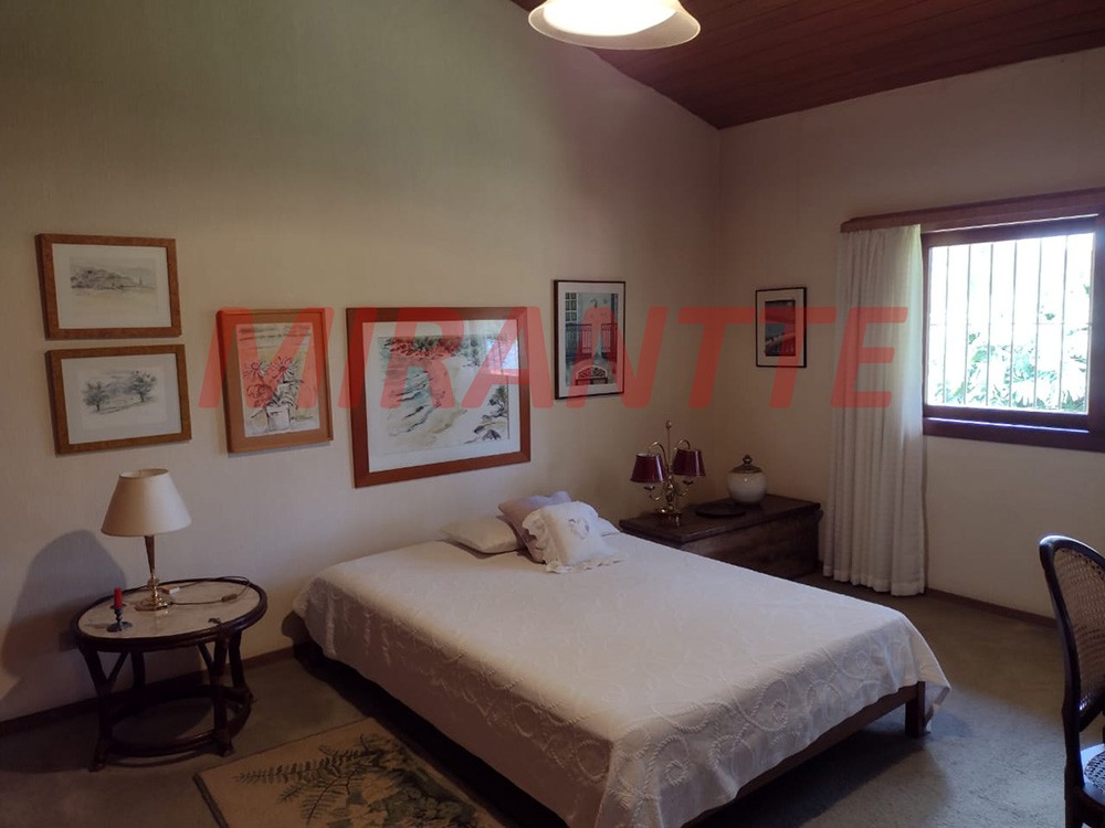 Sobrado de 620m² com 5 quartos em Serra Da Cantareira