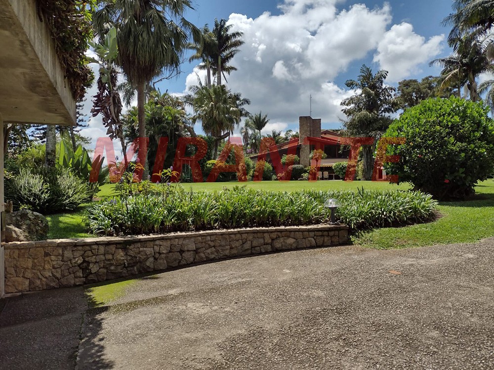 Sobrado de 620m² com 5 quartos em Serra Da Cantareira