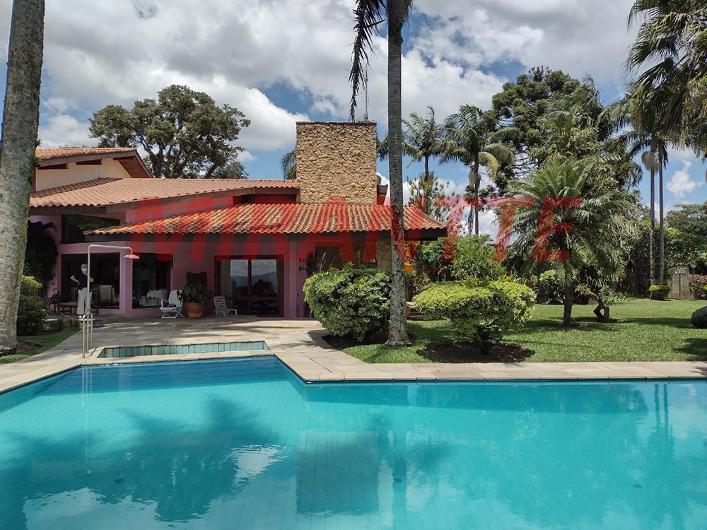 Sobrado de 620m² com 5 quartos em Serra Da Cantareira