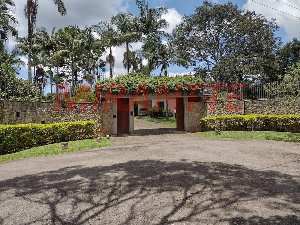 Sobrado de 620m² com 5 quartos em Serra Da Cantareira