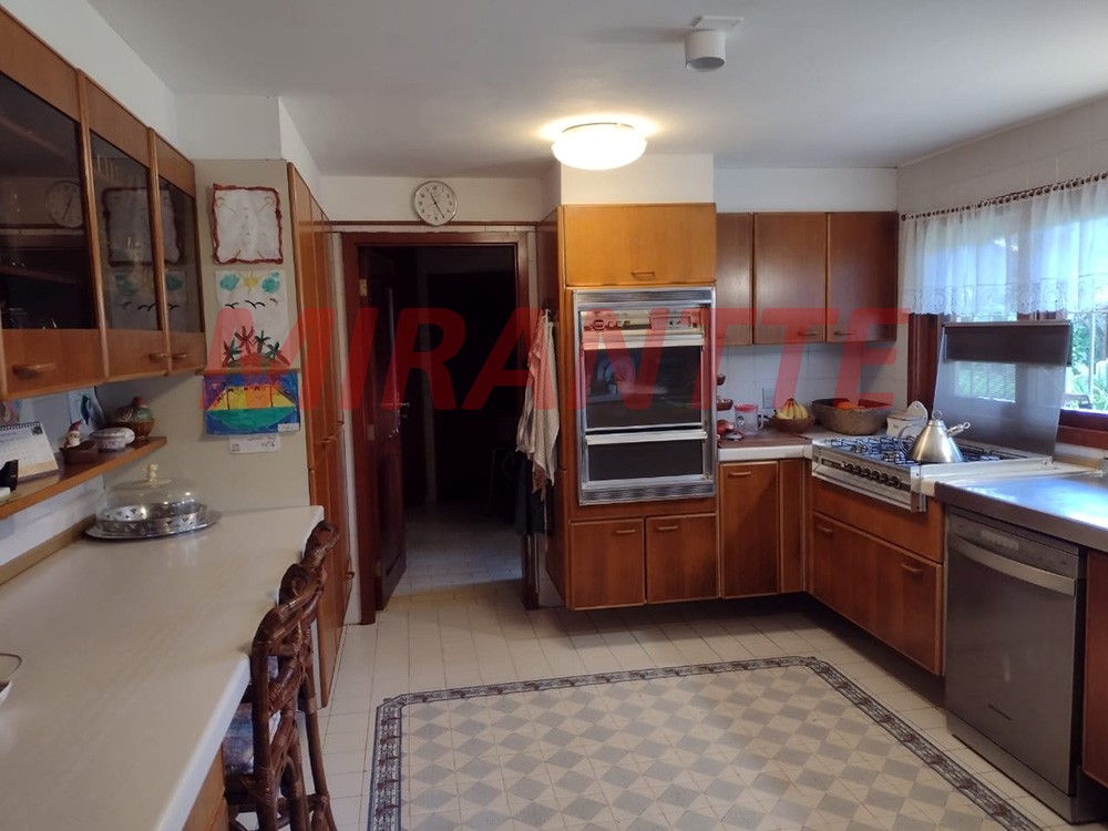 Sobrado de 620m² com 5 quartos em Serra Da Cantareira