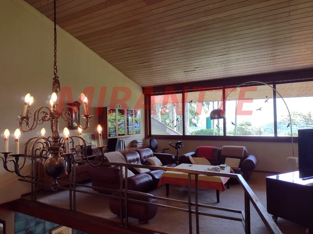 Sobrado de 620m² com 5 quartos em Serra Da Cantareira