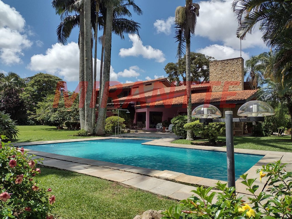 Sobrado de 620m² com 5 quartos em Serra Da Cantareira