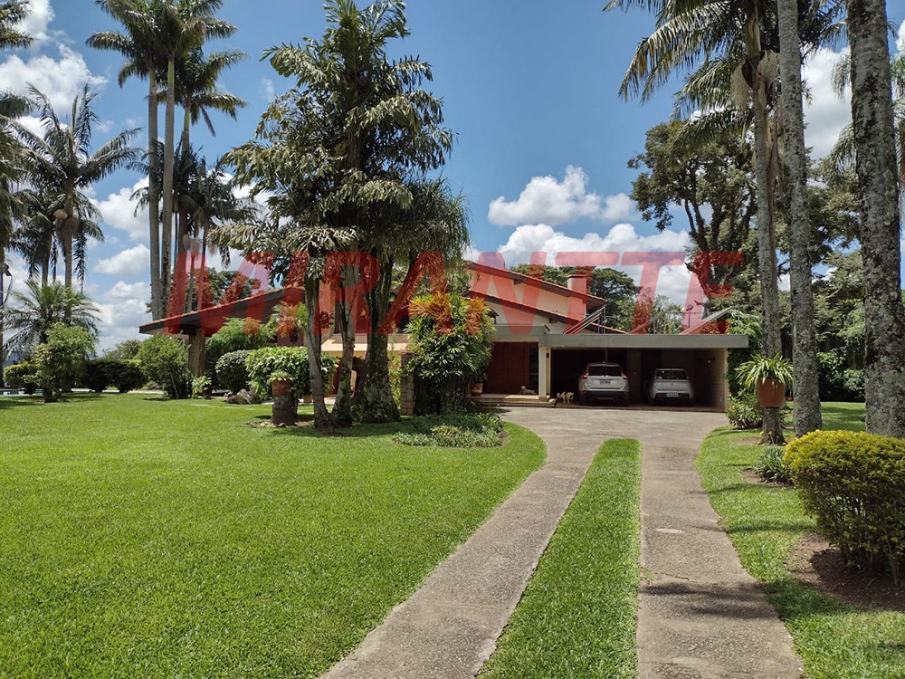 Sobrado de 620m² com 5 quartos em Serra Da Cantareira