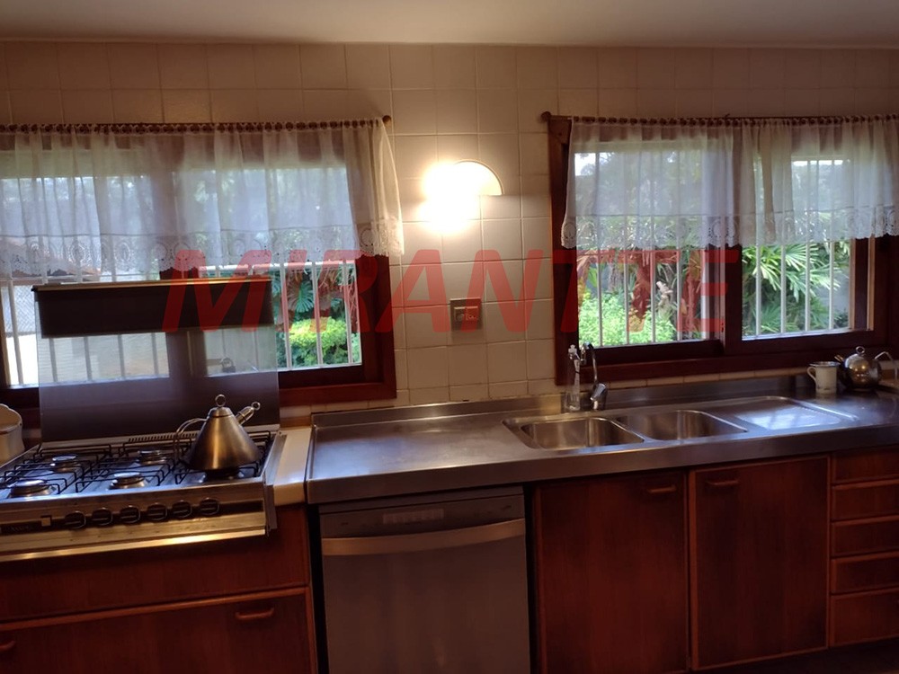 Sobrado de 620m² com 5 quartos em Serra Da Cantareira