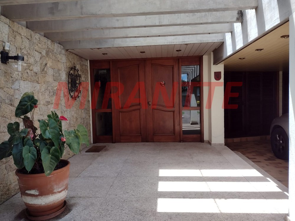 Sobrado de 620m² com 5 quartos em Serra Da Cantareira