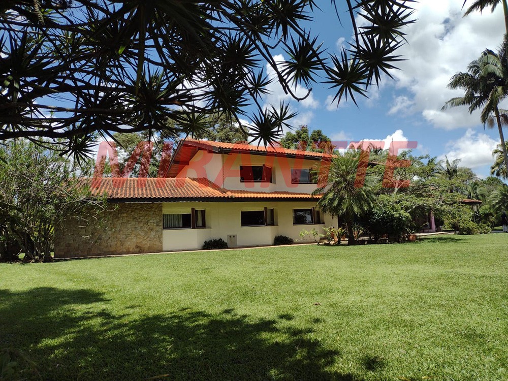 Sobrado de 620m² com 5 quartos em Serra Da Cantareira