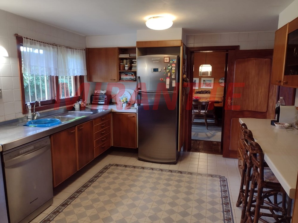 Sobrado de 620m² com 5 quartos em Serra Da Cantareira