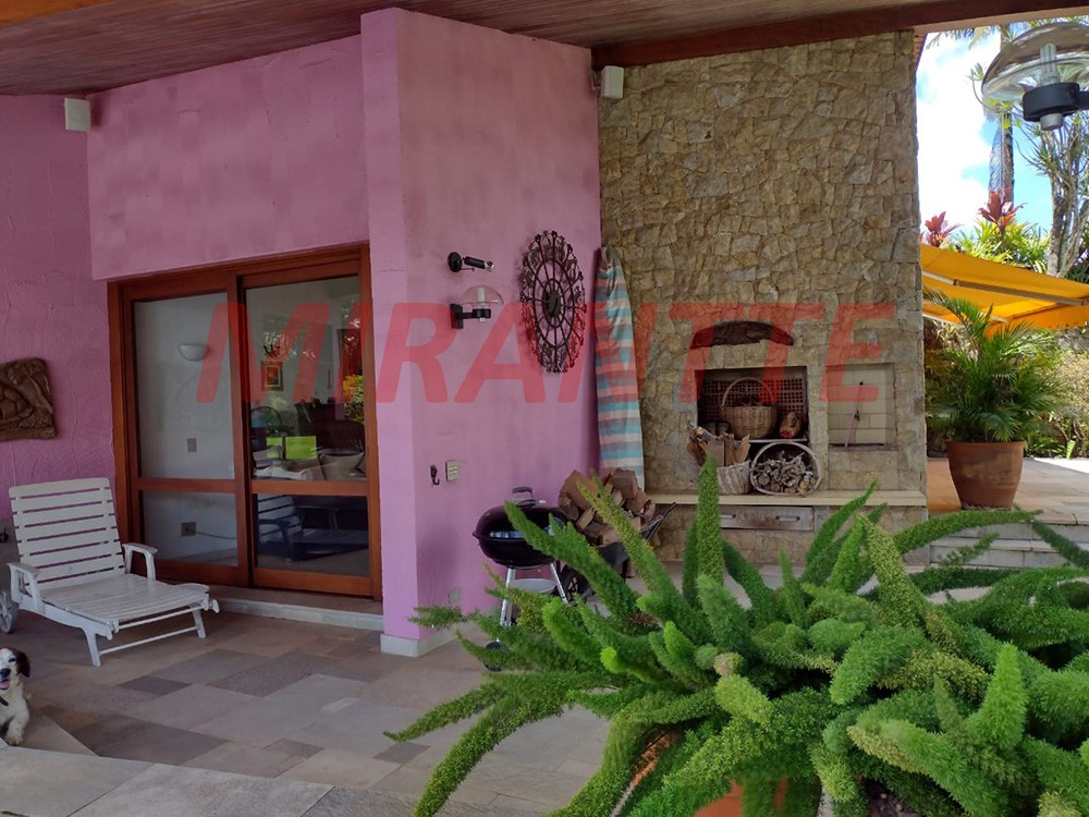 Sobrado de 620m² com 5 quartos em Serra Da Cantareira