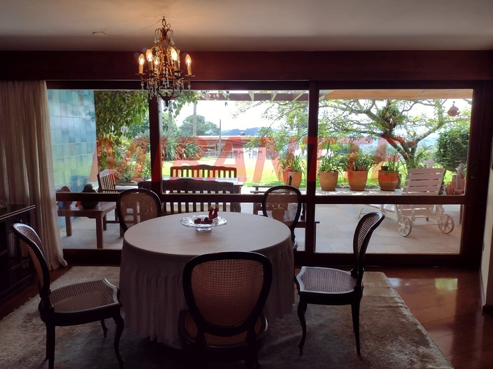 Sobrado de 620m² com 5 quartos em Serra Da Cantareira