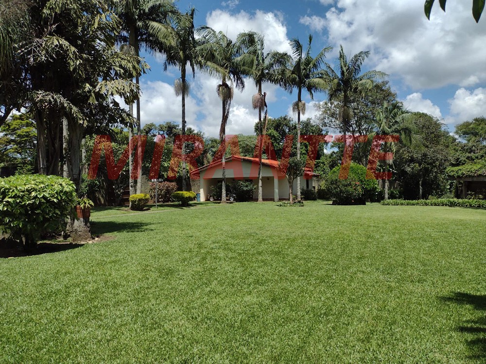 Sobrado de 620m² com 5 quartos em Serra Da Cantareira