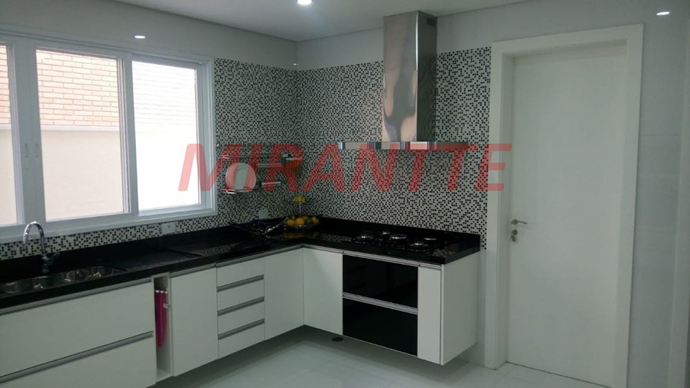 Sobrado de 360m² com 4 quartos em Alphaville