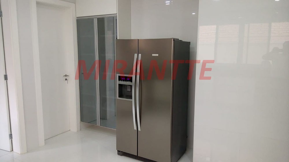 Sobrado de 360m² com 4 quartos em Alphaville