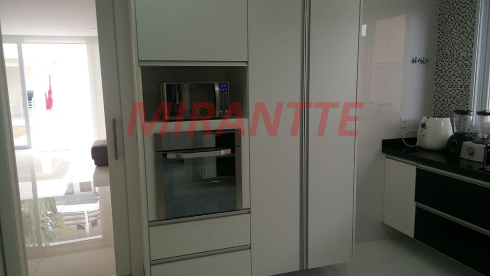 Sobrado de 360m² com 4 quartos em Alphaville