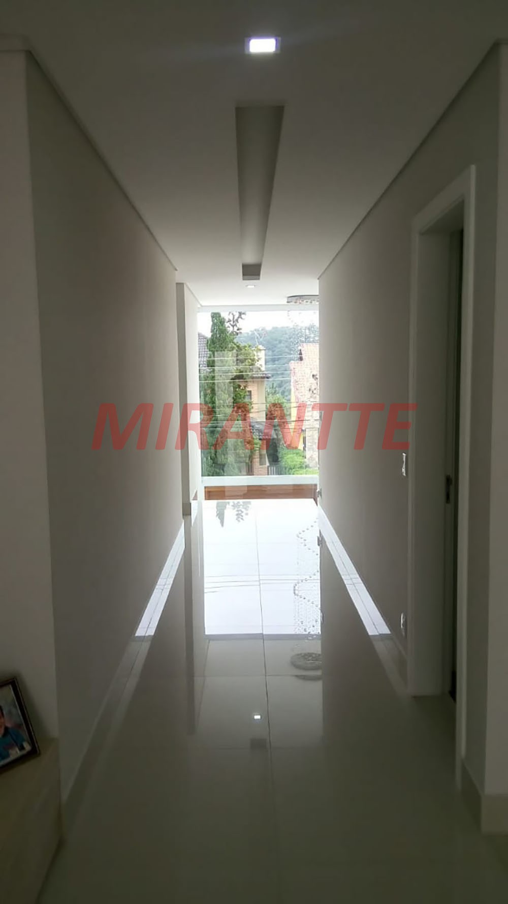 Sobrado de 360m² com 4 quartos em Alphaville
