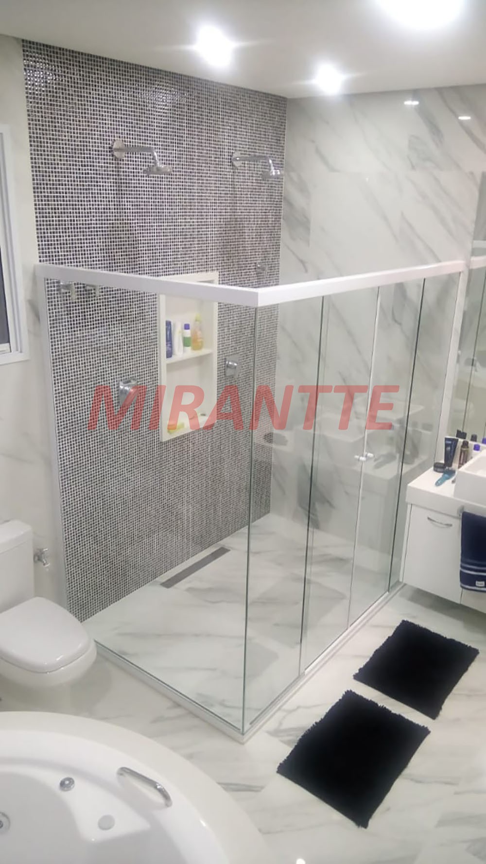 Sobrado de 360m² com 4 quartos em Alphaville