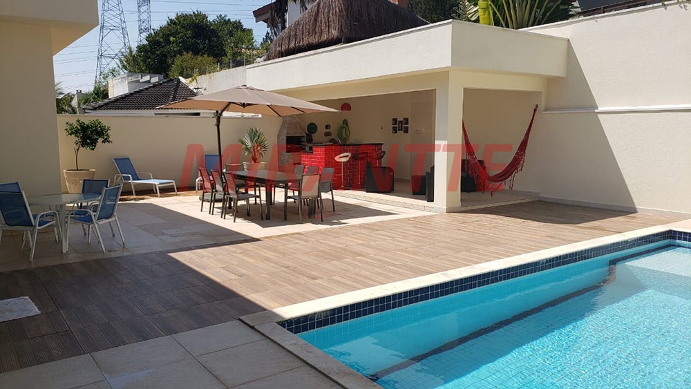 Sobrado de 360m² com 4 quartos em Alphaville