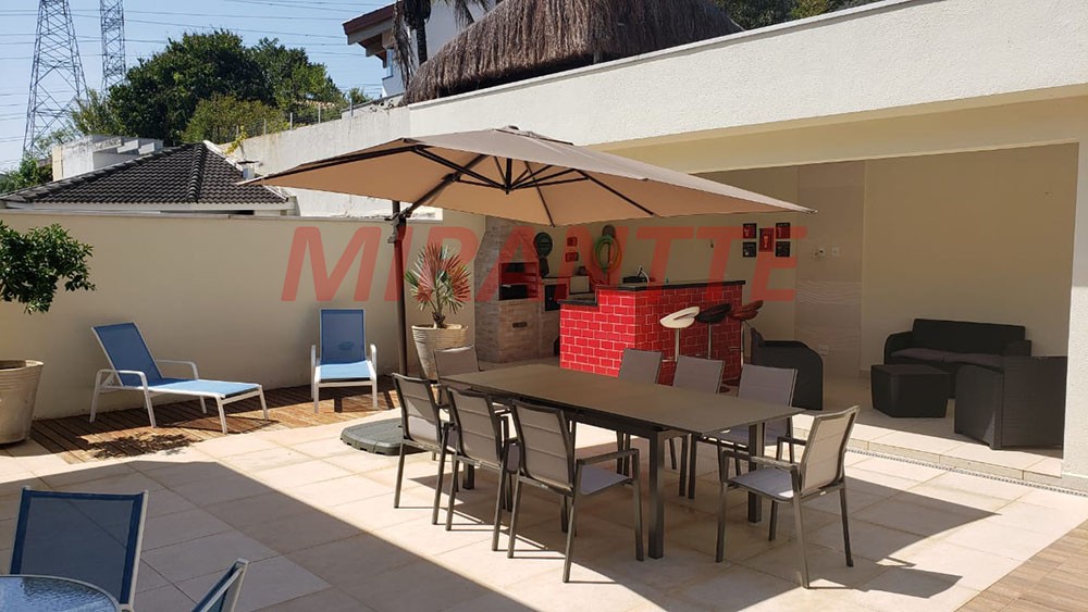 Sobrado de 360m² com 4 quartos em Alphaville