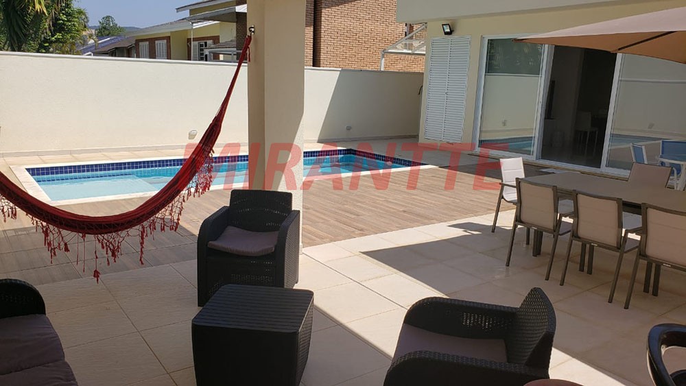 Sobrado de 360m² com 4 quartos em Alphaville