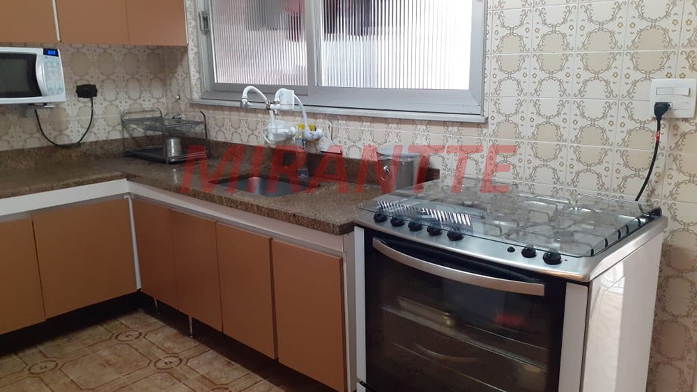 Sobrado de 240m² com 3 quartos em Santana