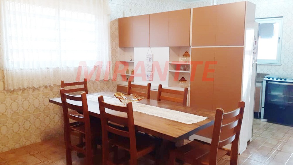 Sobrado de 240m² com 3 quartos em Santana