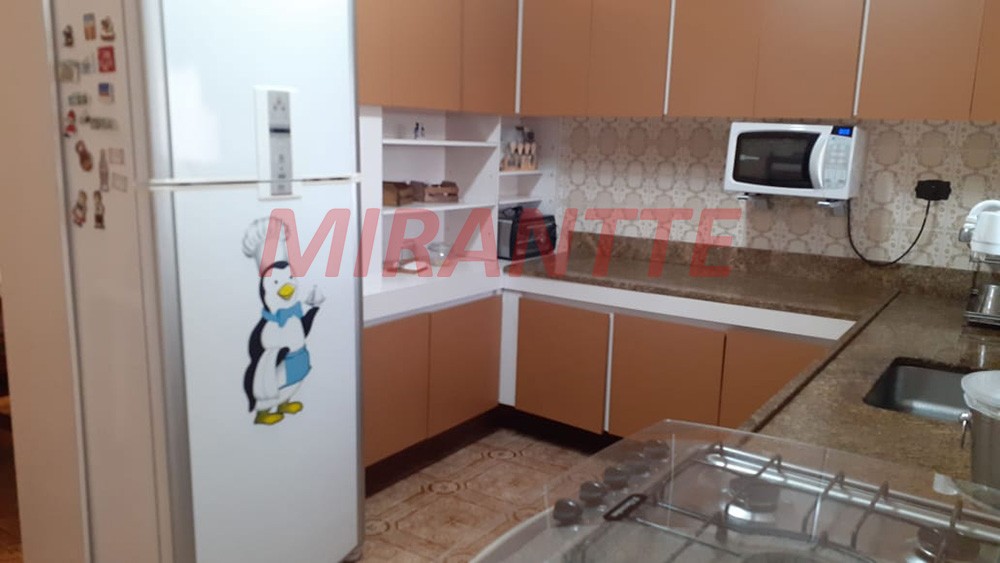 Sobrado de 240m² com 3 quartos em Santana