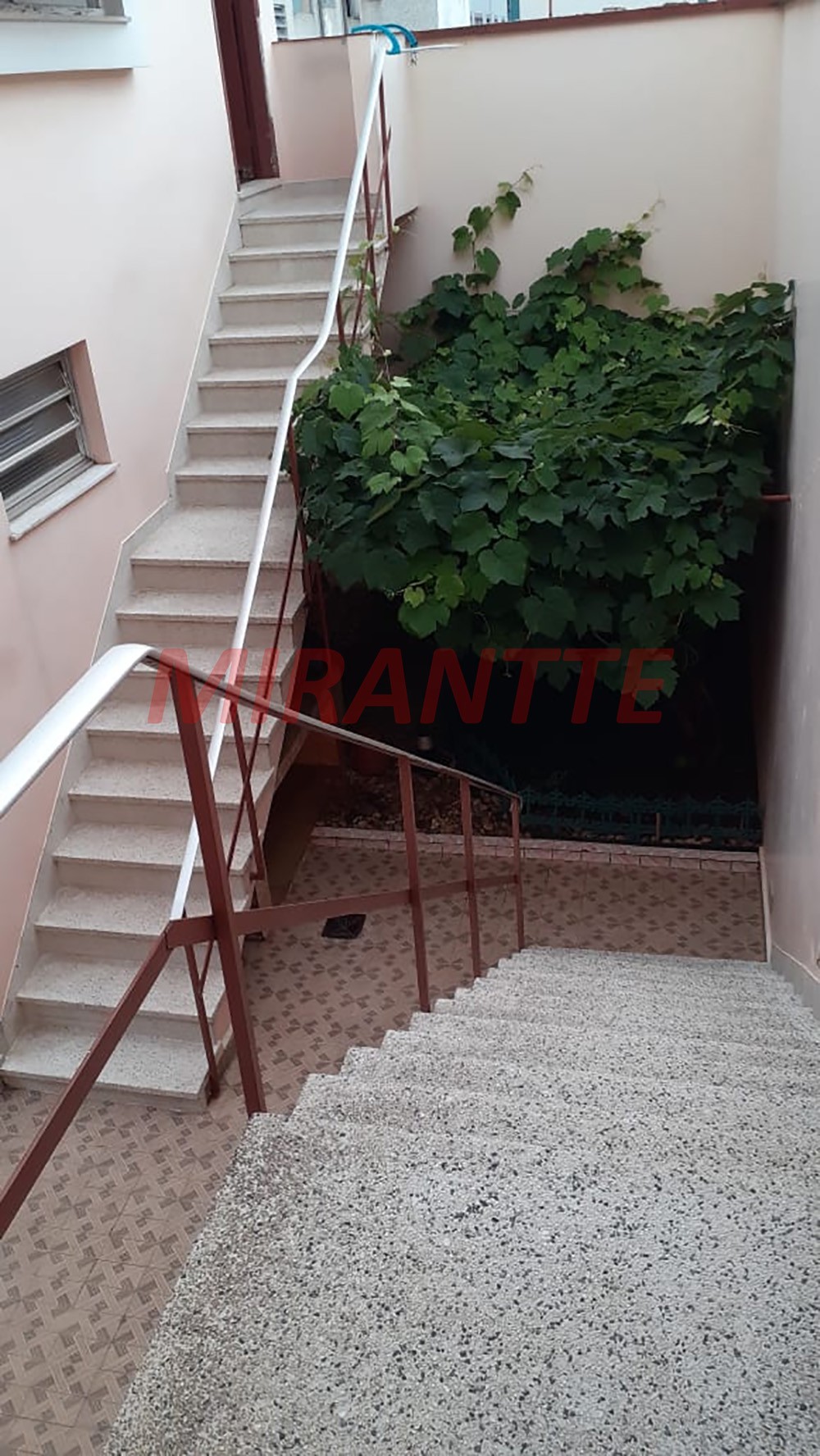 Sobrado de 240m² com 3 quartos em Santana