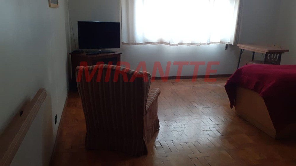 Sobrado de 240m² com 3 quartos em Santana