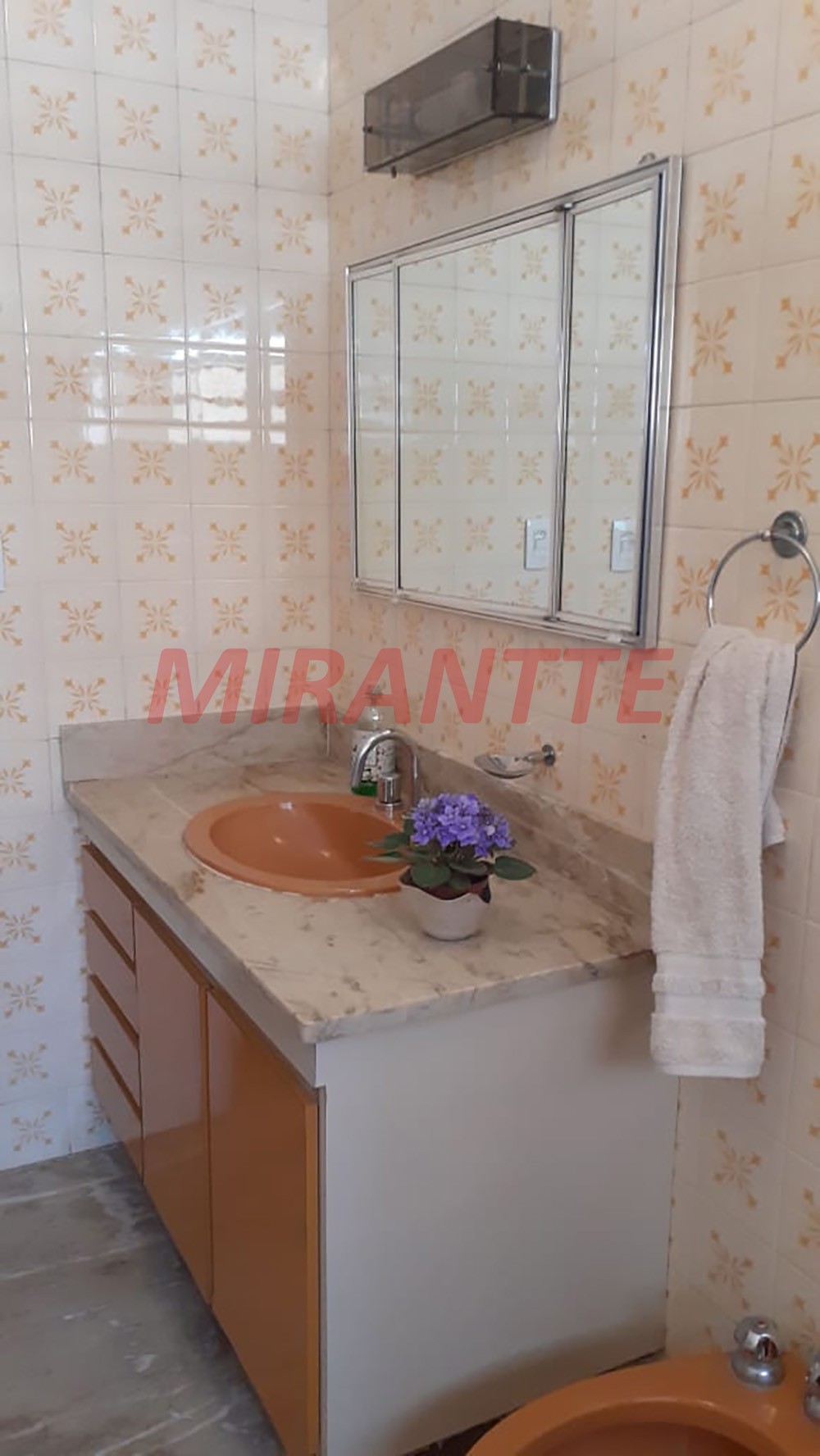 Sobrado de 240m² com 3 quartos em Santana