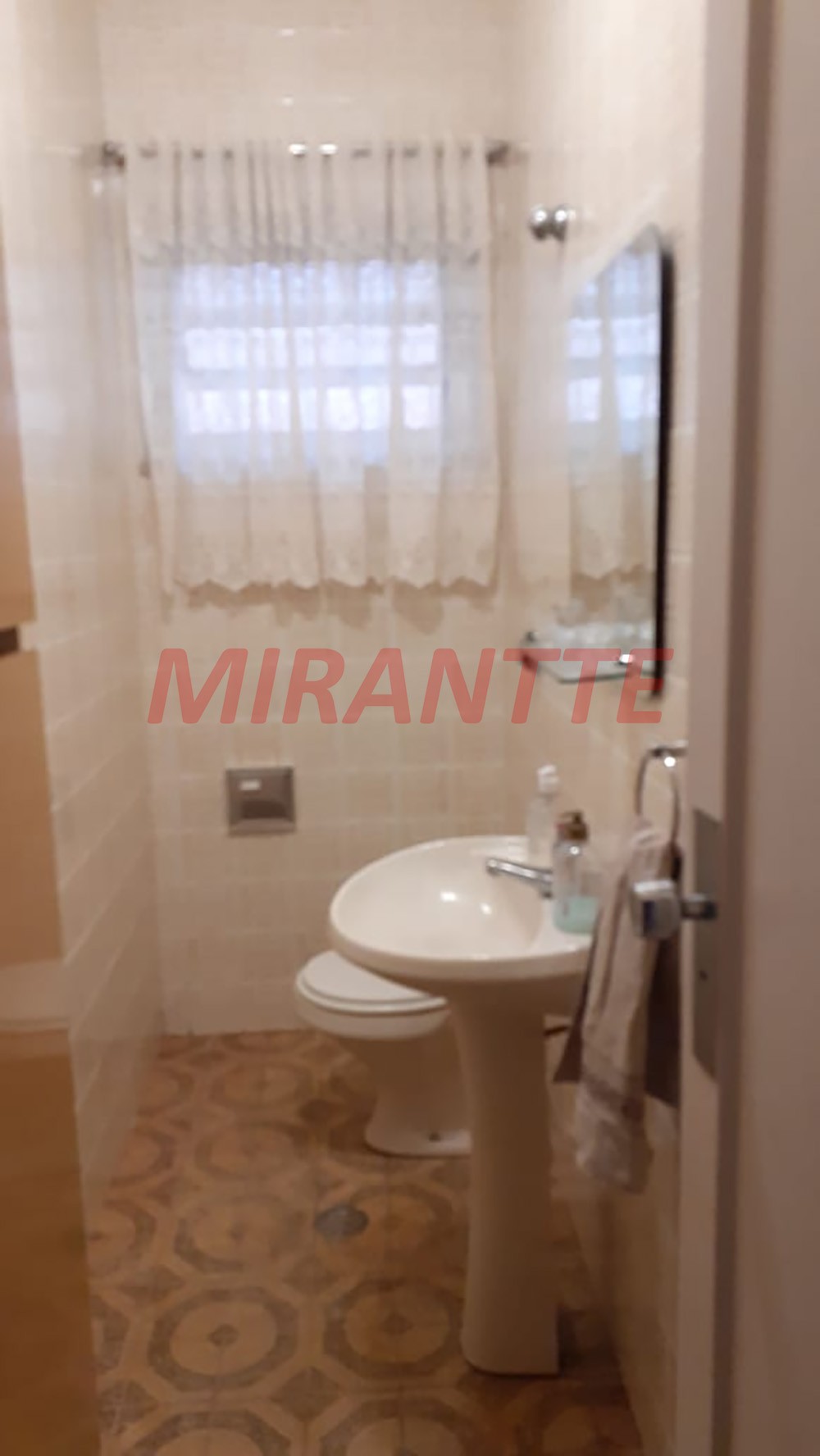 Sobrado de 240m² com 3 quartos em Santana