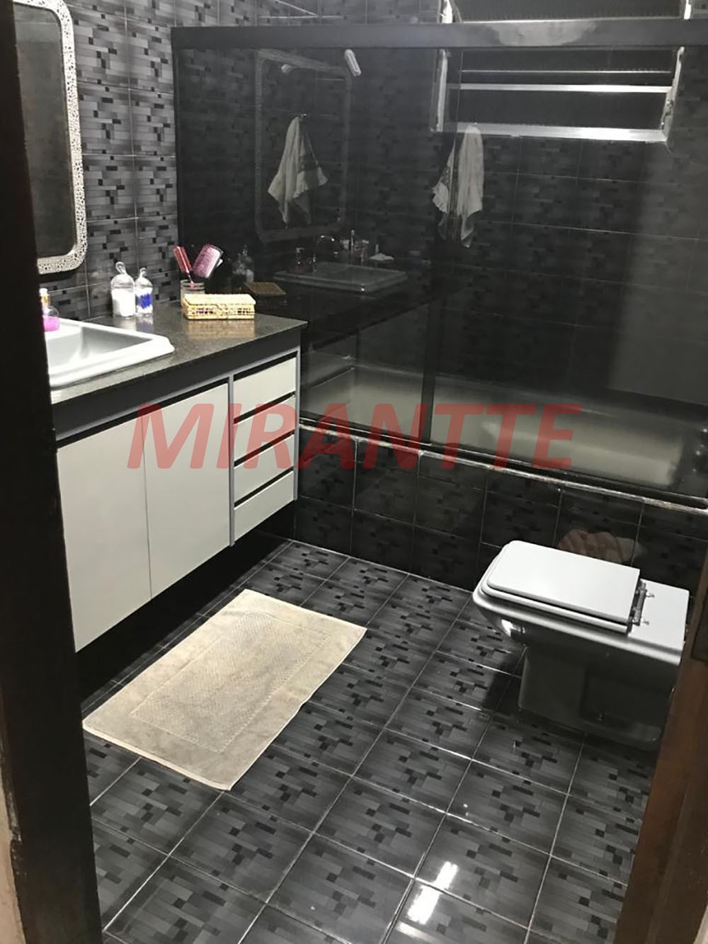 Sobrado de 330m² com 6 quartos em Jardim Santa Clara