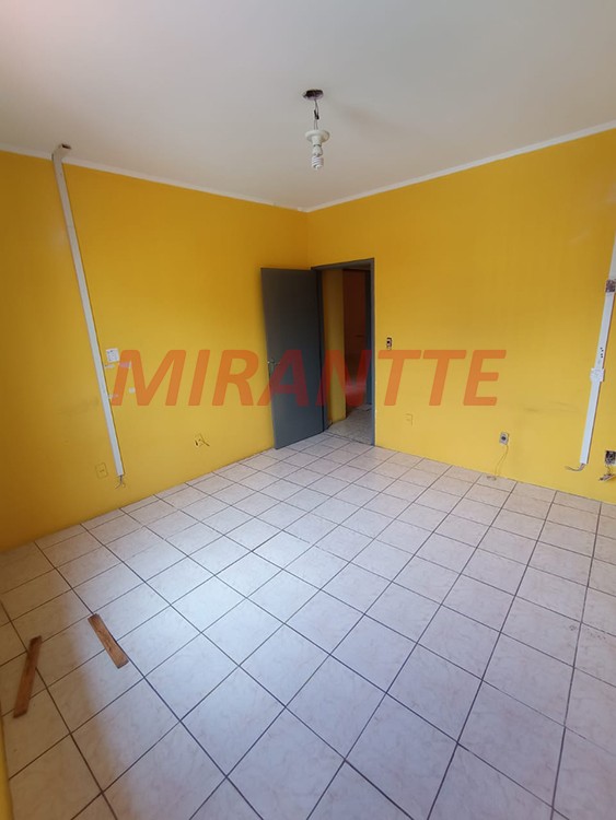 Sobrado de 930m² com 4 quartos em Vila Cavaton