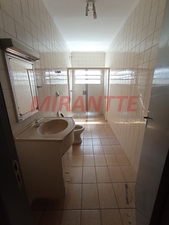 Sobrado de 930m² com 4 quartos em Vila Cavaton