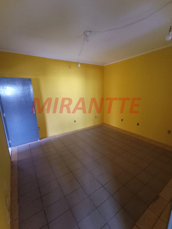Sobrado de 930m² com 4 quartos em Vila Cavaton