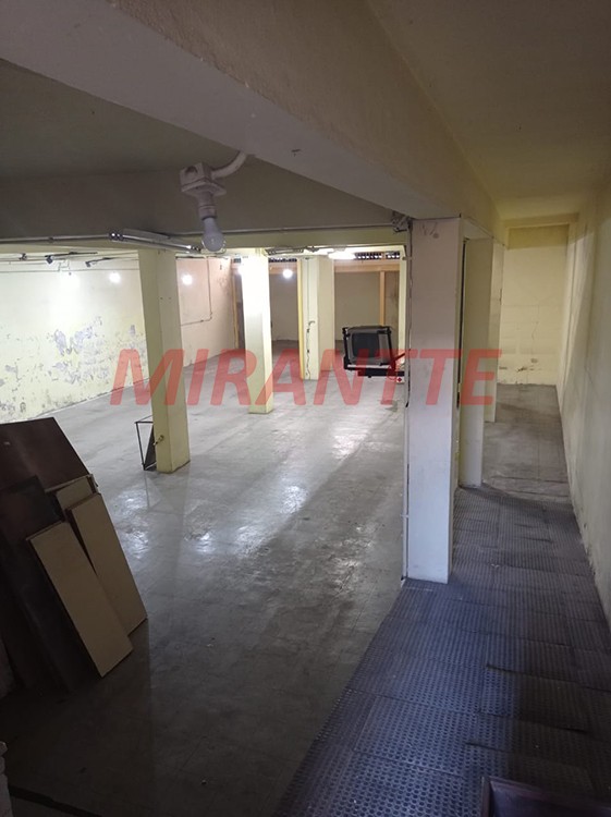 Sobrado de 930m² com 4 quartos em Vila Cavaton